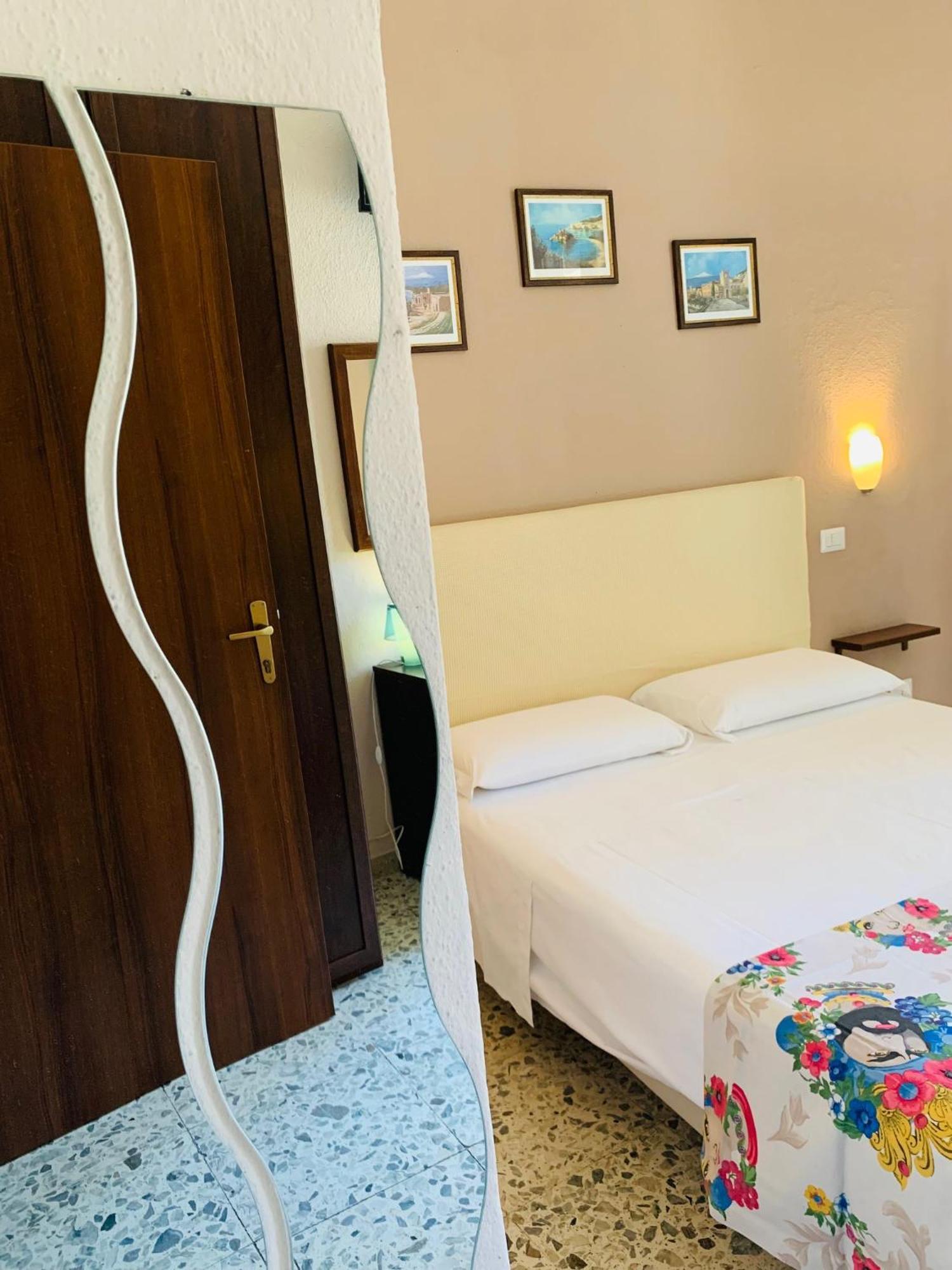 Casa Melany Appartement Taormina Buitenkant foto